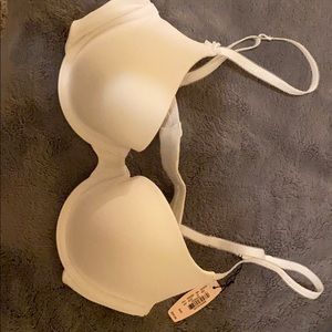 Victoria’s Secret lined Demi coverage bra 34C